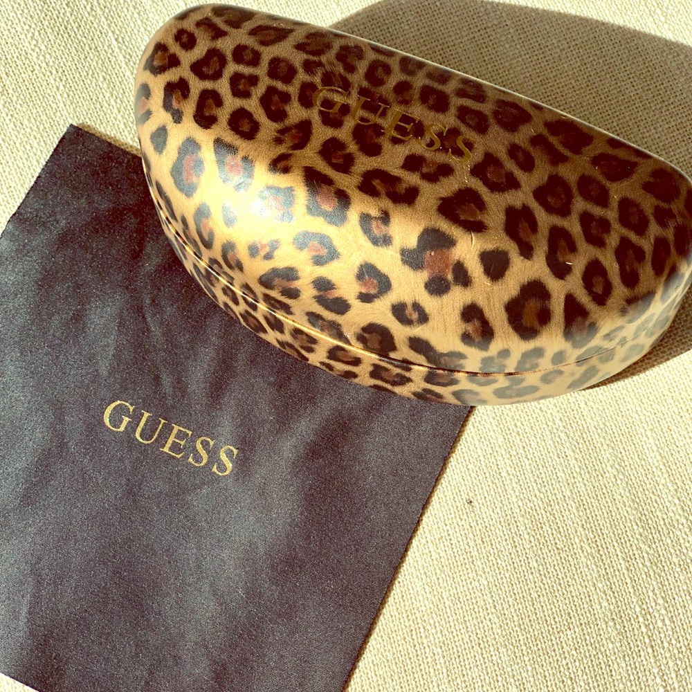 Guess leopard glasses case & black cleaning cloth